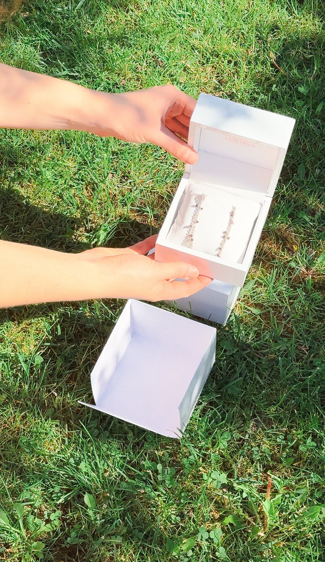 Orecchini pendenti con pietre bordeaux naturali fatti a mano in argento 925