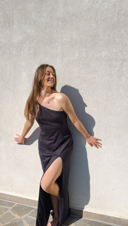 Long dress with asymmetric neckline and slit in cotton jersey