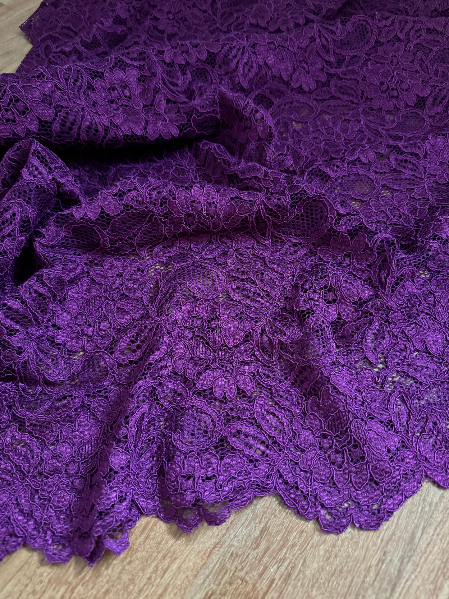 Abito a tubino in satin di seta e pizzo